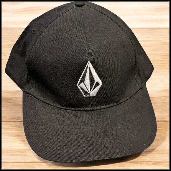 VOLCOM Stone Snapback Trucker Hat Black & White Embroidered Logo - Picture 1 of 6